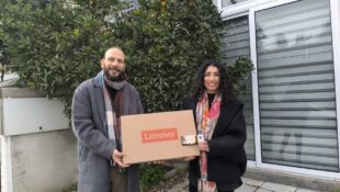 Bağımsızlık Yolu’nun Dayanışma Piyangosu’nda Büyük İkramiye Talihlisine Teslim Edildi